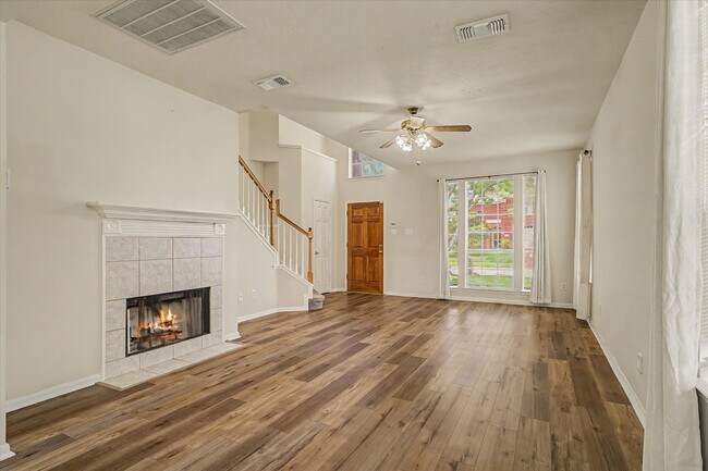 Foto del edificio - 10840 Sycamore Dr N