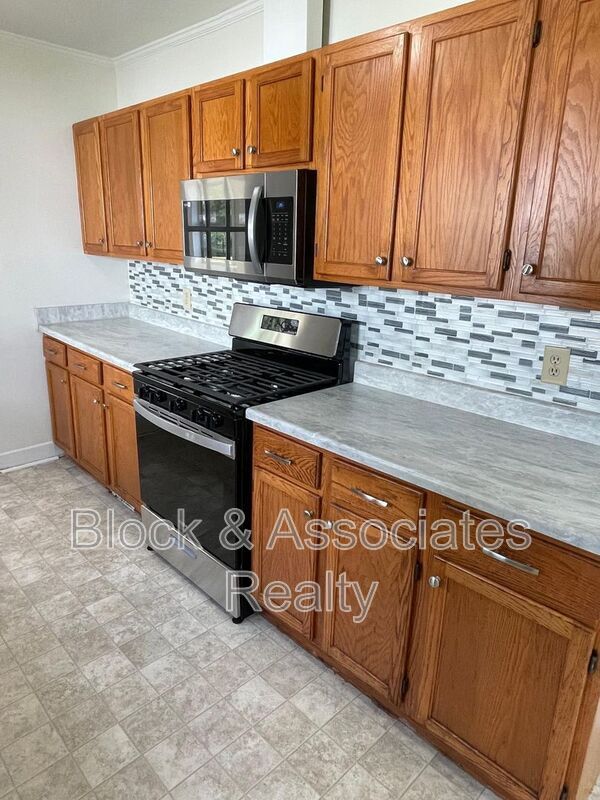 Building Photo - 1204 Forest Acres Cir