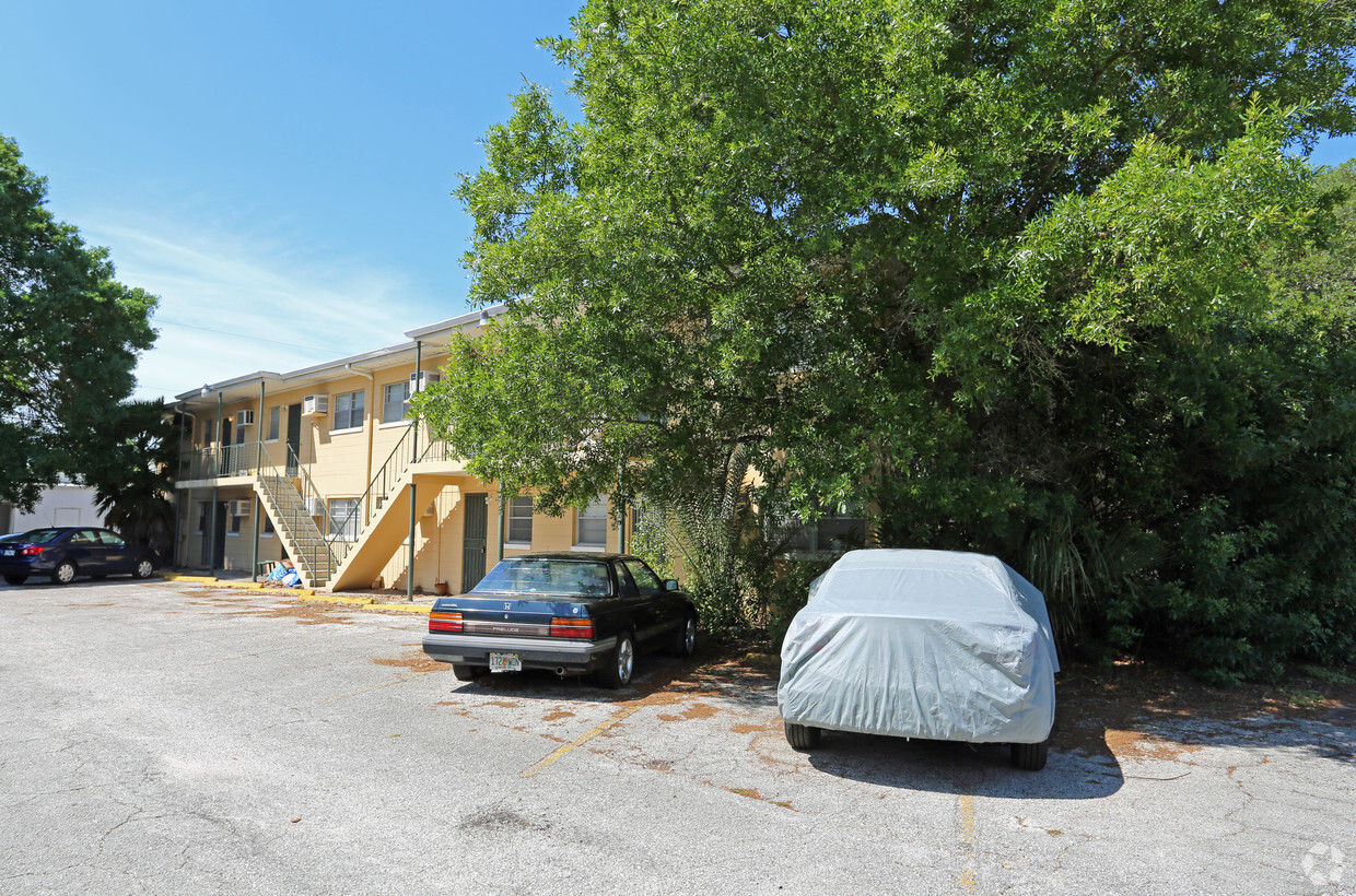 Building Photo - Palm View Apartments