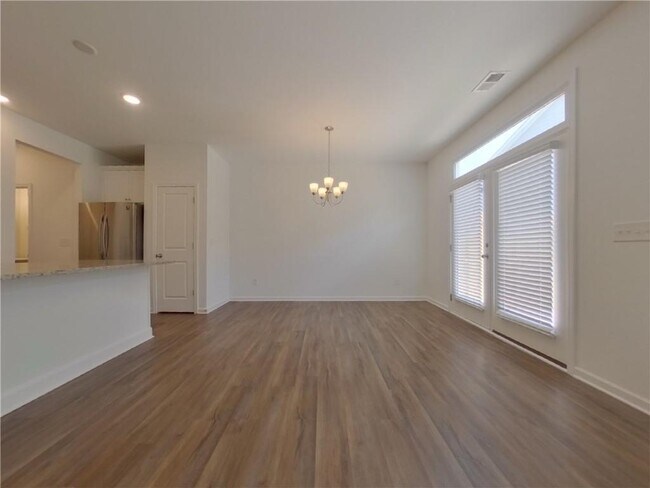 Foto del edificio - 2275 Rosemary Park Ln