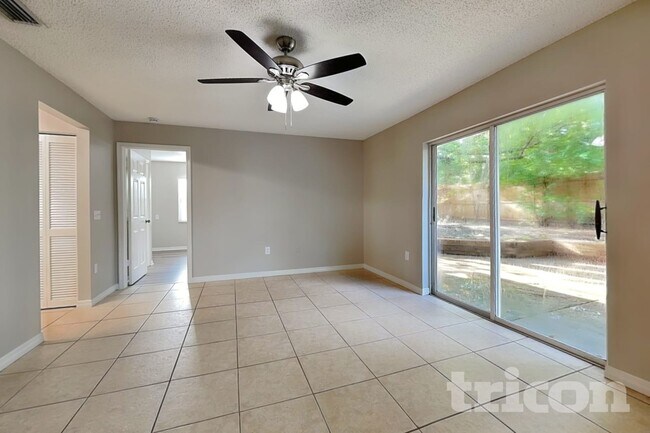 Foto del edificio - 2415 Woody Trace Ln