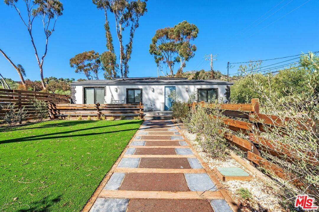 Foto principal - 27357 Pacific Coast Hwy