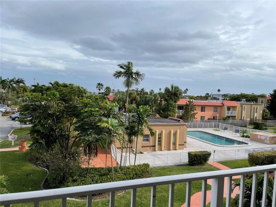 Foto principal - 4920 NW 79th Ave