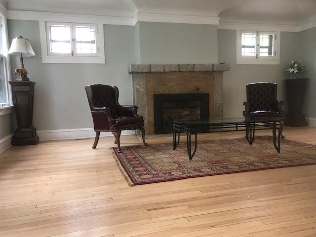 Living room 3 - 2440 N Lake Dr