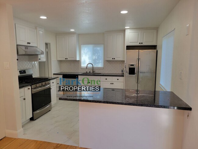 Foto del edificio - Stunning single level home in Walnut Creek's Parkmead Neighborhood
