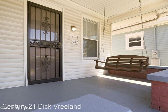 Building Photo - 2 br, 1 bath House - 217 W Fairmont Avenue
