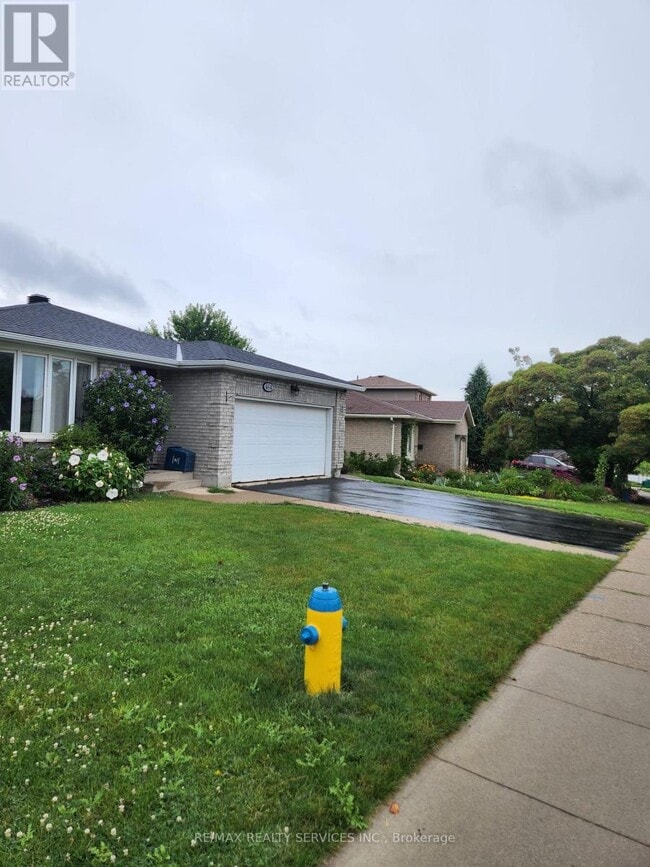 Building Photo - 464 Thorndale Dr