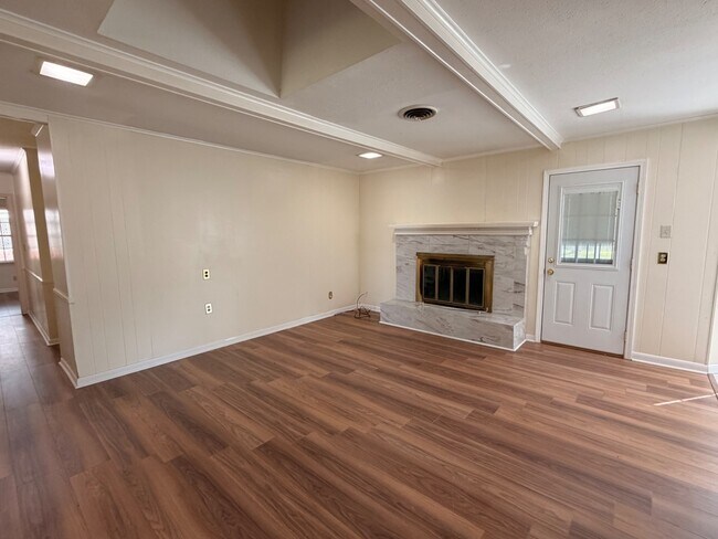 Foto del edificio - 2604 McArthur Dr