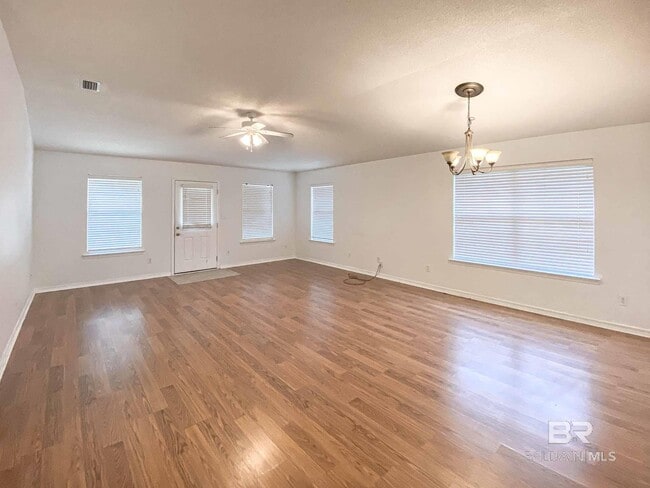 Building Photo - 9841 Watkins Dr