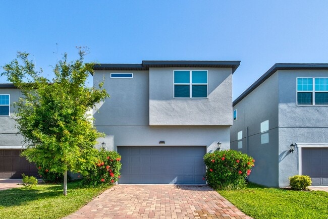 Building Photo - Four Bedroom Winter Garden Watermark Home!