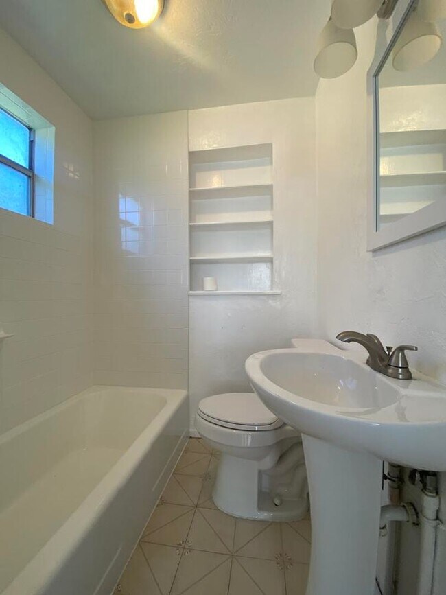 Building Photo - Cute 2/2 in Holly Hill