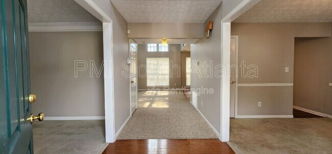 Foto del edificio - 2330 Burdett Ridge Dr