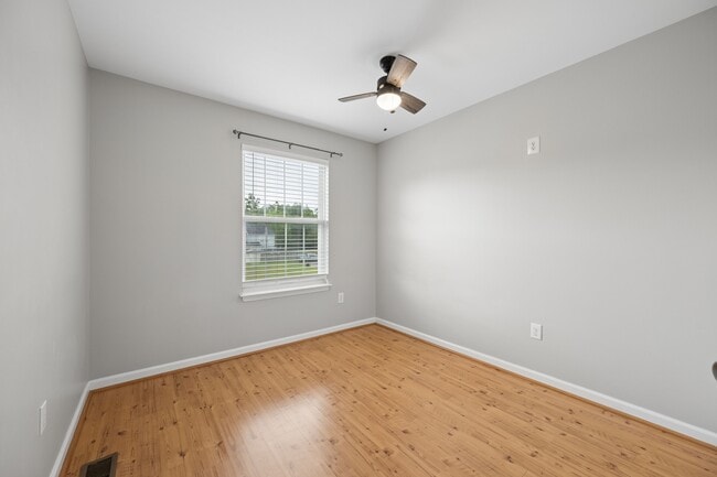 Foto del edificio - 411 Old Oak Pl