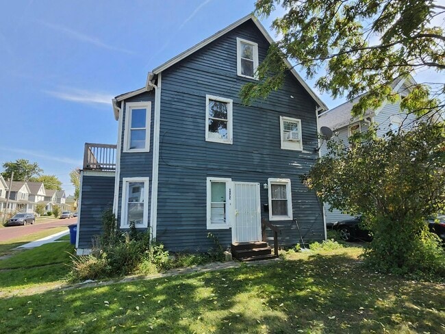 Building Photo - 2033 W 98th St