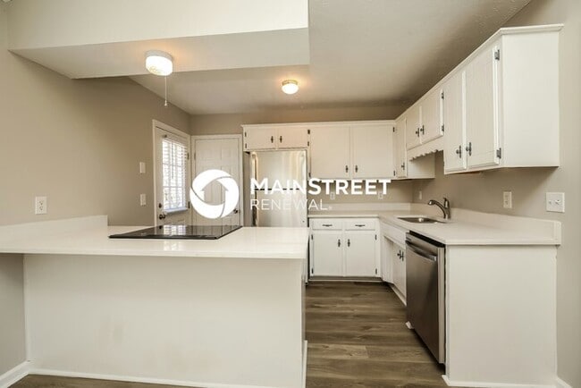 Building Photo - 3 Bedroom Pet-Friendly Home in La Vergne, TN with Main Street Renewal