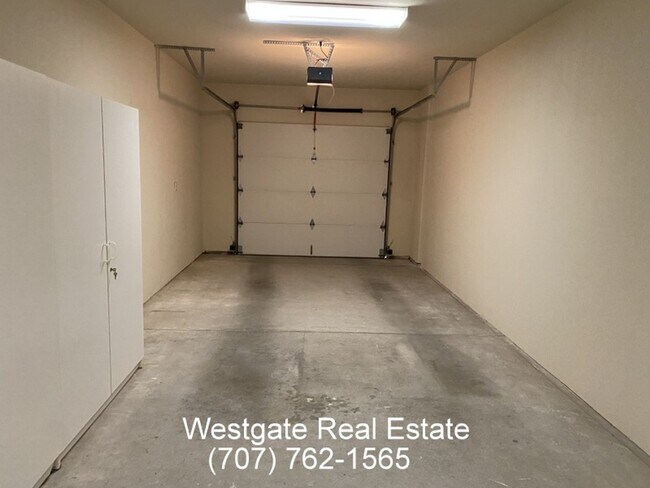 Foto del edificio - 180 Rock Rose Ln