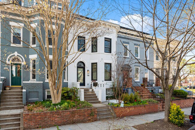 Building Photo - 118 15th St NE