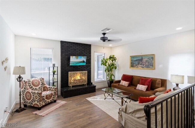 Foto del edificio - 712 Glen Abbey Cir