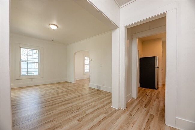 Foto del edificio - 575 Woodbine Ave