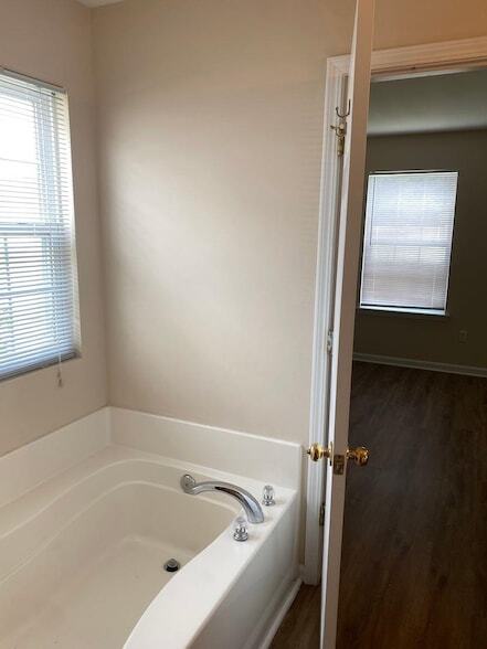 Foto del edificio - 2525 Whetstone Ln