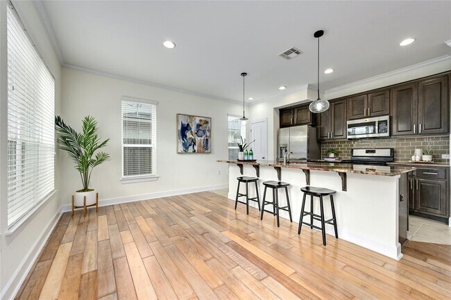 Foto del edificio - 4707 Rosedale Ave