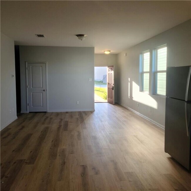 Building Photo - 308 Flower Smith Ln