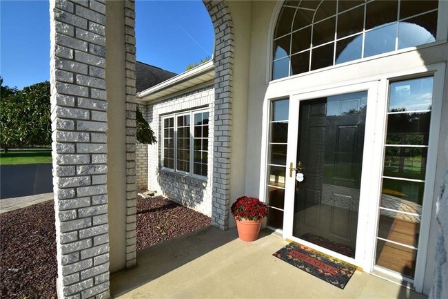 Building Photo - 11 Thomas Maria Cir