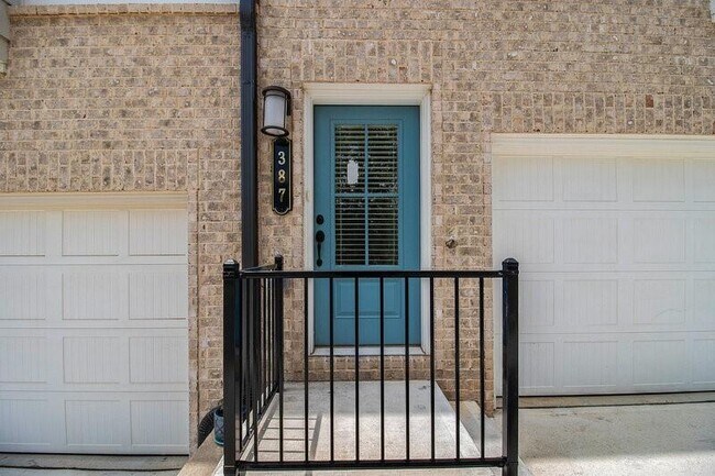 Foto del edificio - 387 Skylar Way SE