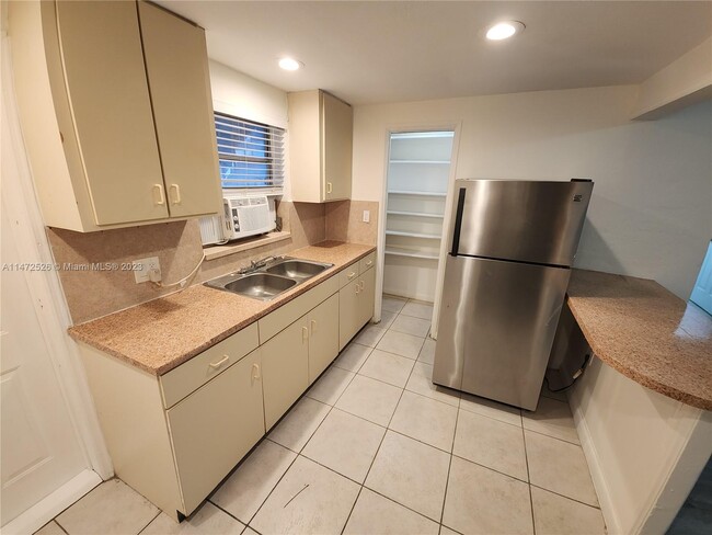 Foto del edificio - 405 NW 64th St