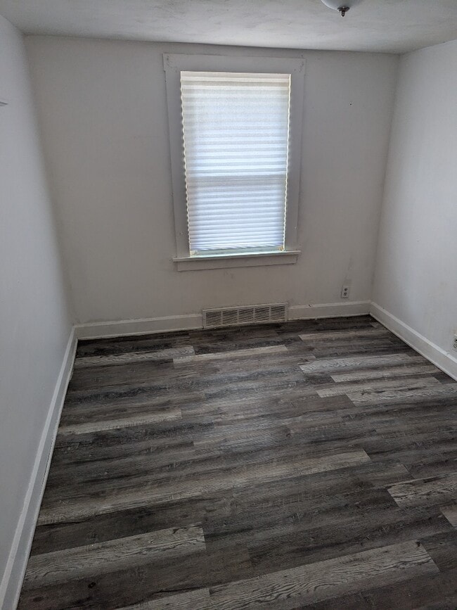 Foto del edificio - 3063 W 48th St
