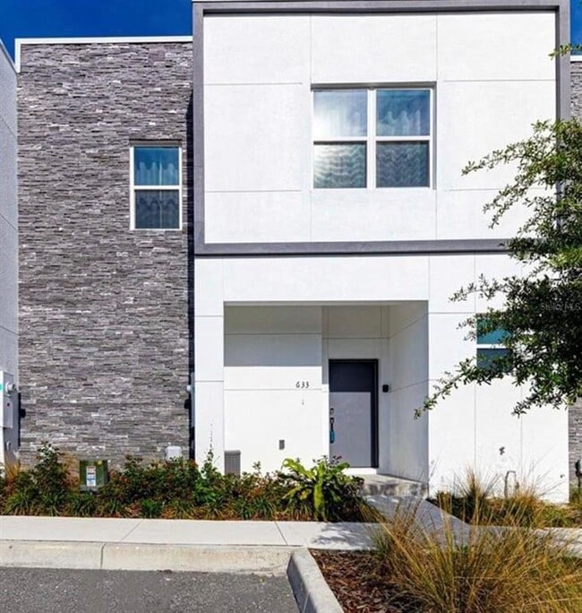 Building Photo - 400 Famagusta Dr