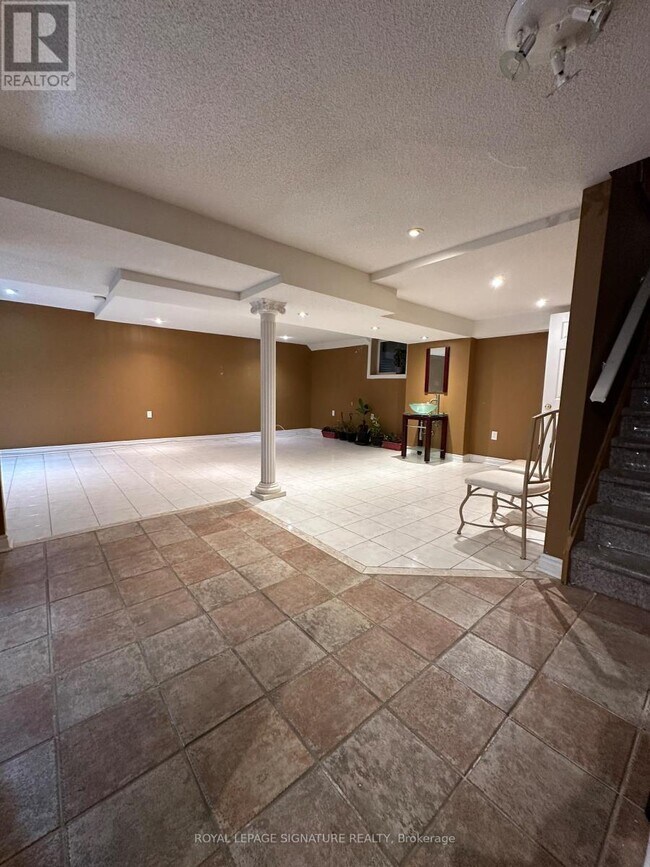 Building Photo - 6382 Donway Dr