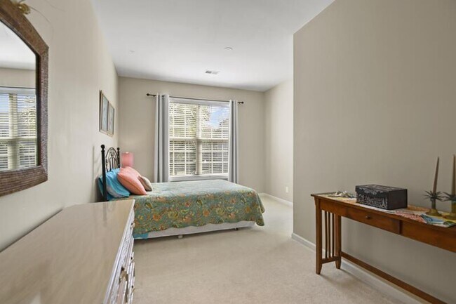 Building Photo - 2899 Woodland Park Dr