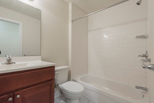 Building Photo - 1405 N Sydenham St
