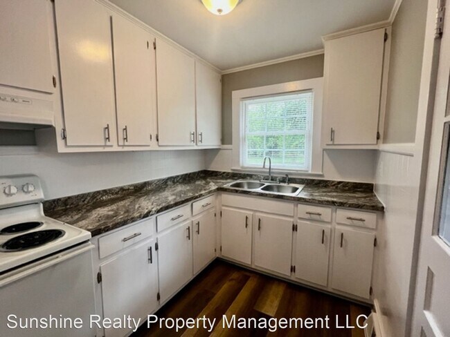 Building Photo - 3 br, 1 bath House - 2208 YOUNG STREET