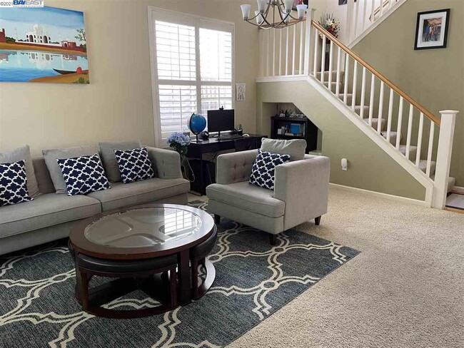 Building Photo - 5751 Shadow Hill Dr