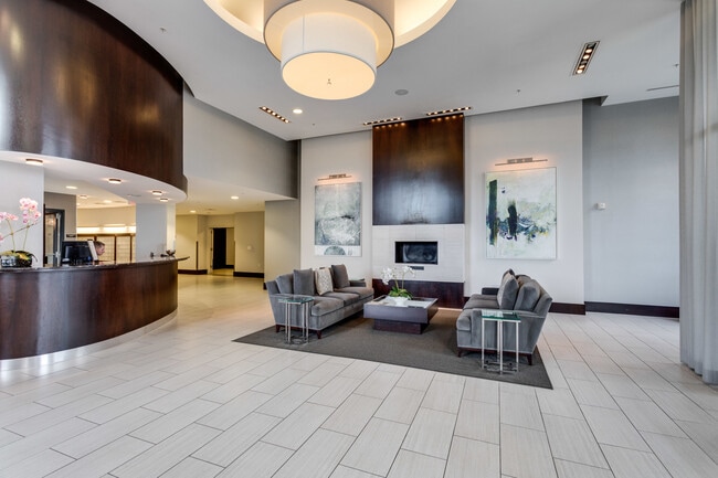 Main Lobby/Concierge Area - 1111 Oronoco St