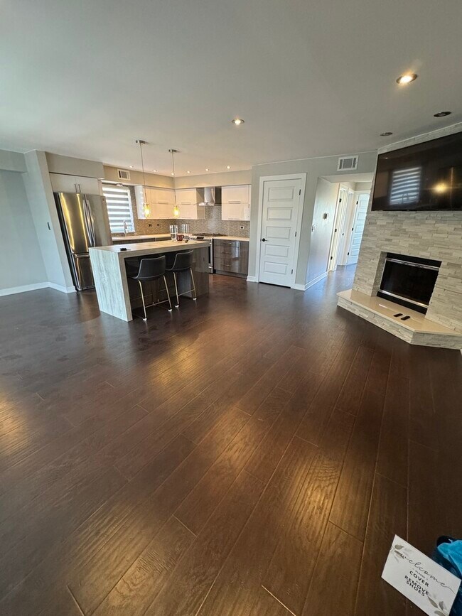 Foto del edificio - 6142 W 63rd St