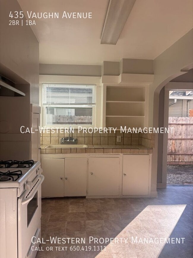 Building Photo - 435 Vaughn Ave