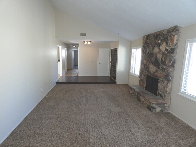 Foto del edificio - Classic Foxenwood Single Story!!