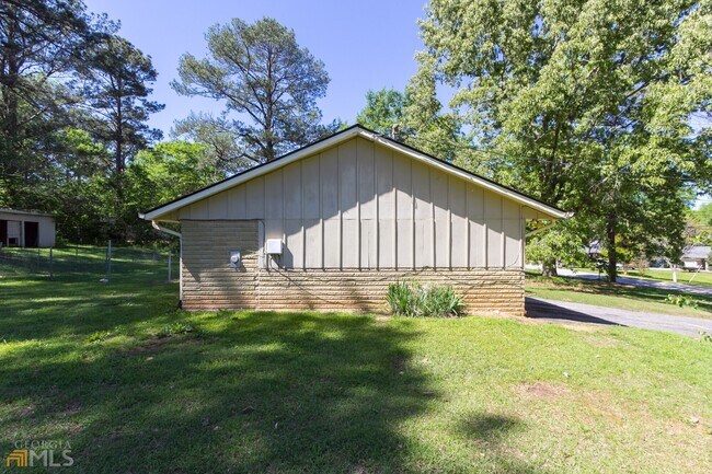 Foto del edificio - 3720 Sunny Hill Dr