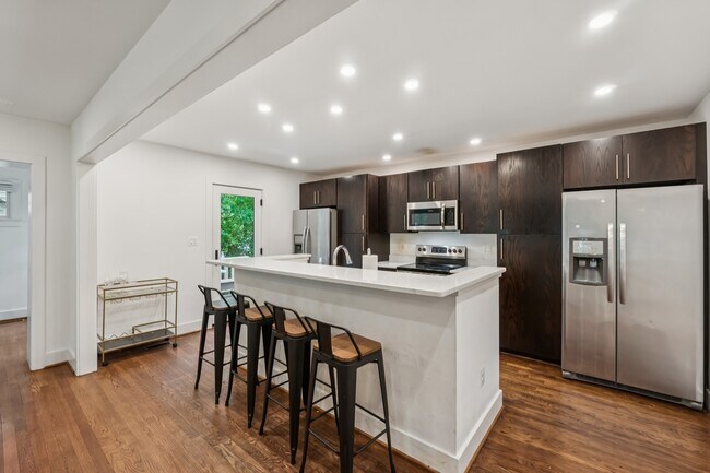 Foto del edificio - 7209 Dartmouth Ave