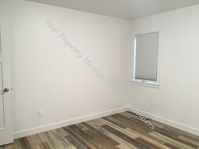 Foto del edificio - 3 Bedroom 2 Bath House For Rent