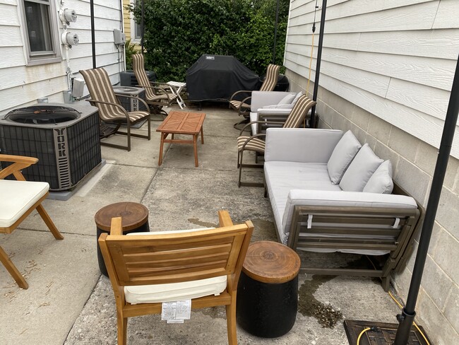 Outdoor Patio - 3262 N Cambridge Ave