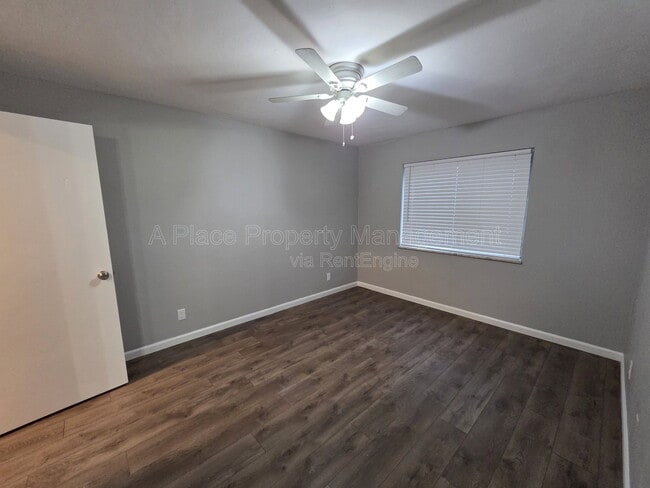 Foto del edificio - 2727 Hampton Ave