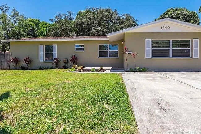 Building Photo - 1640 Alcazar Way S
