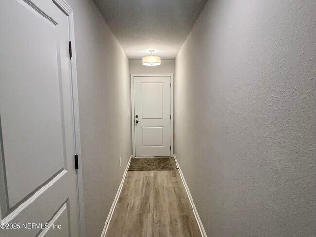 Foto del edificio - 845 Hartshill Pl