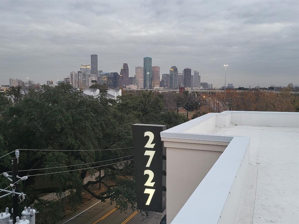 Foto principal - 2727 Houston Ave