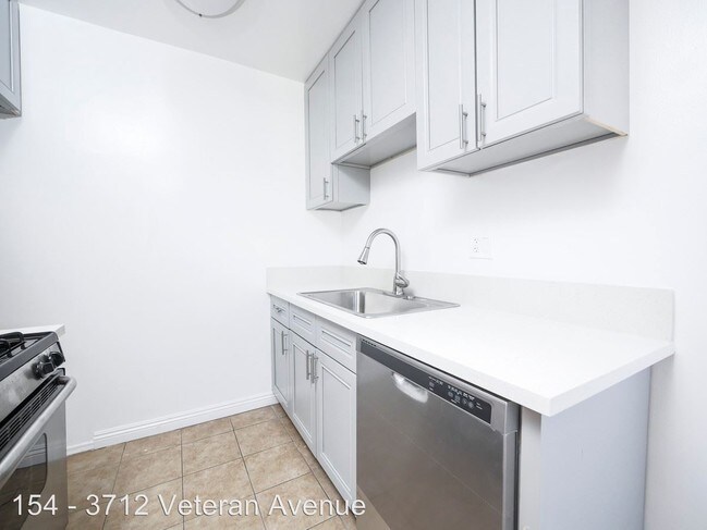 Building Photo - 1 br, 1 bath Apartment - 3712 Veteran Avenue
