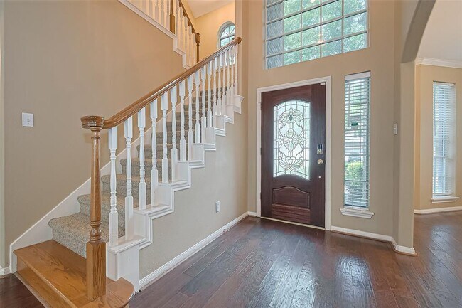 Foto del edificio - 2710 Five Oaks Dr